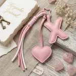 Personalized initial heart keychain in pink PU leather with 26 letters cutout.